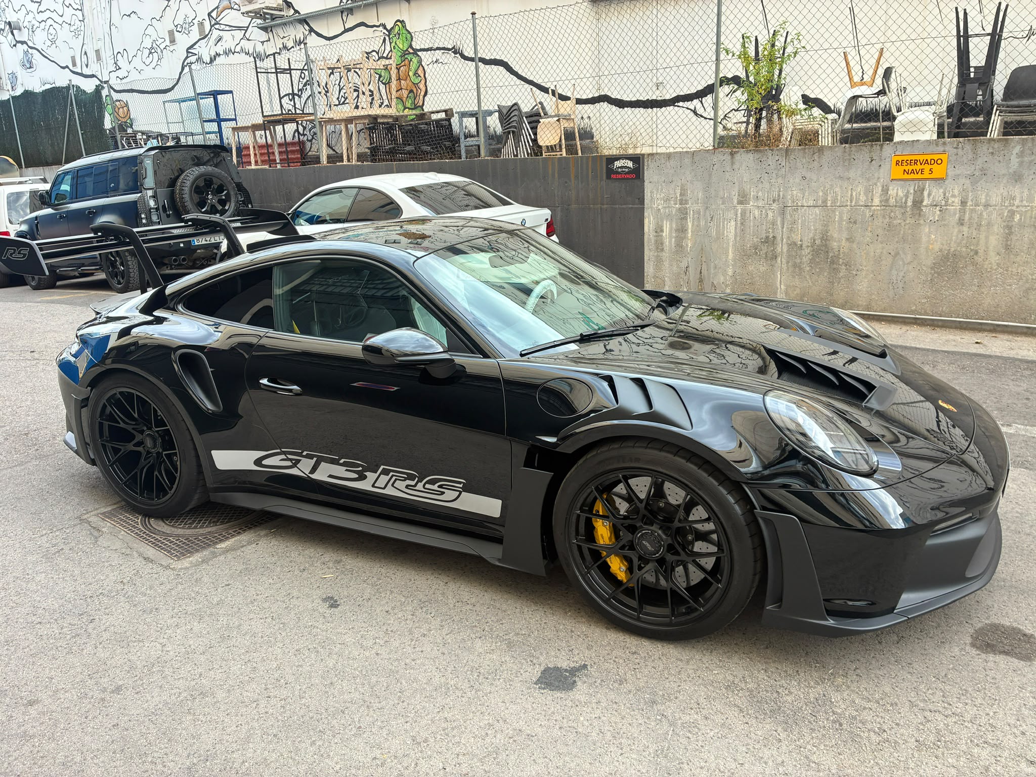 GT3 RS negro en pista