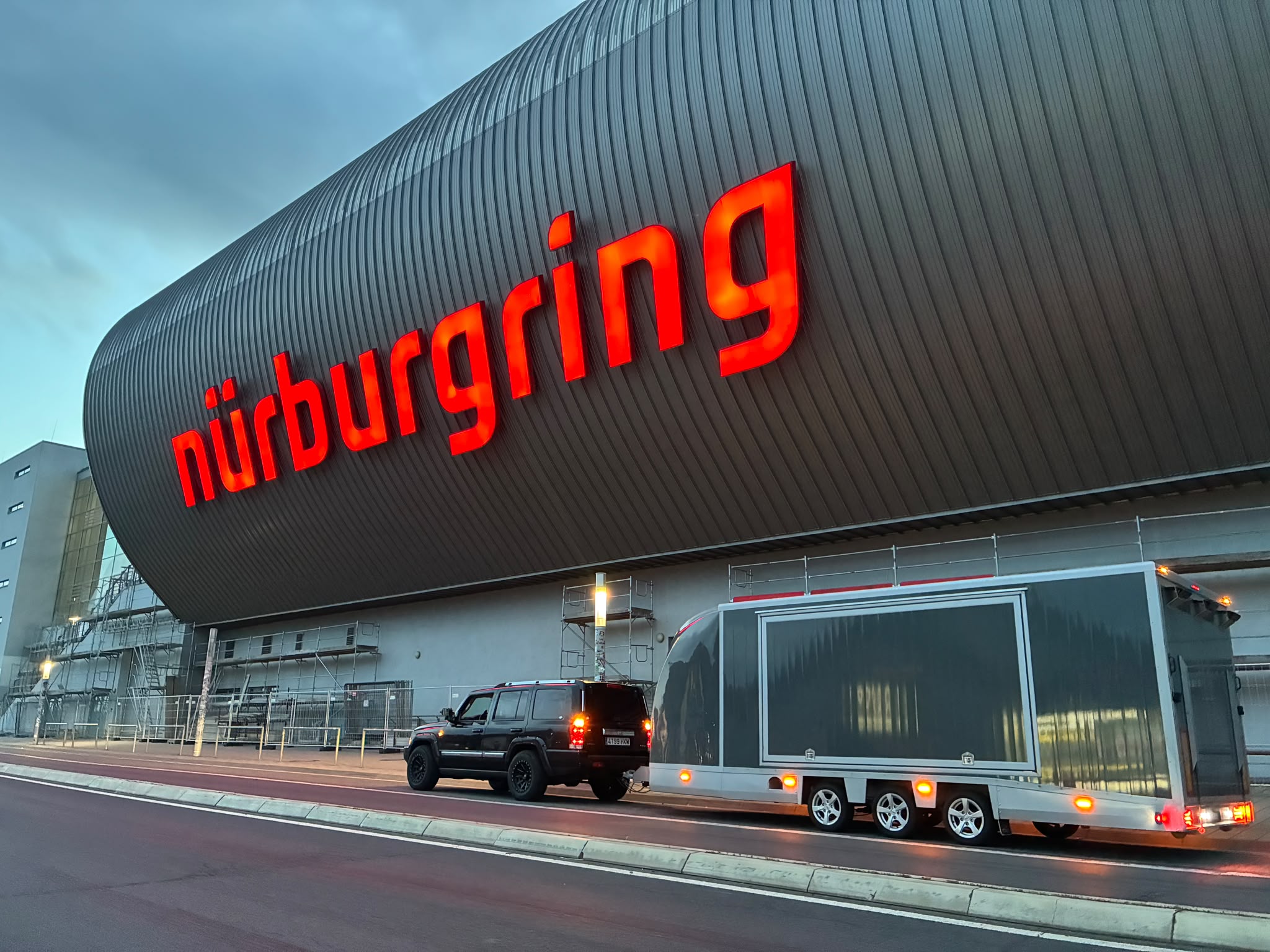 Remolque en el Nürburgring — amanecer